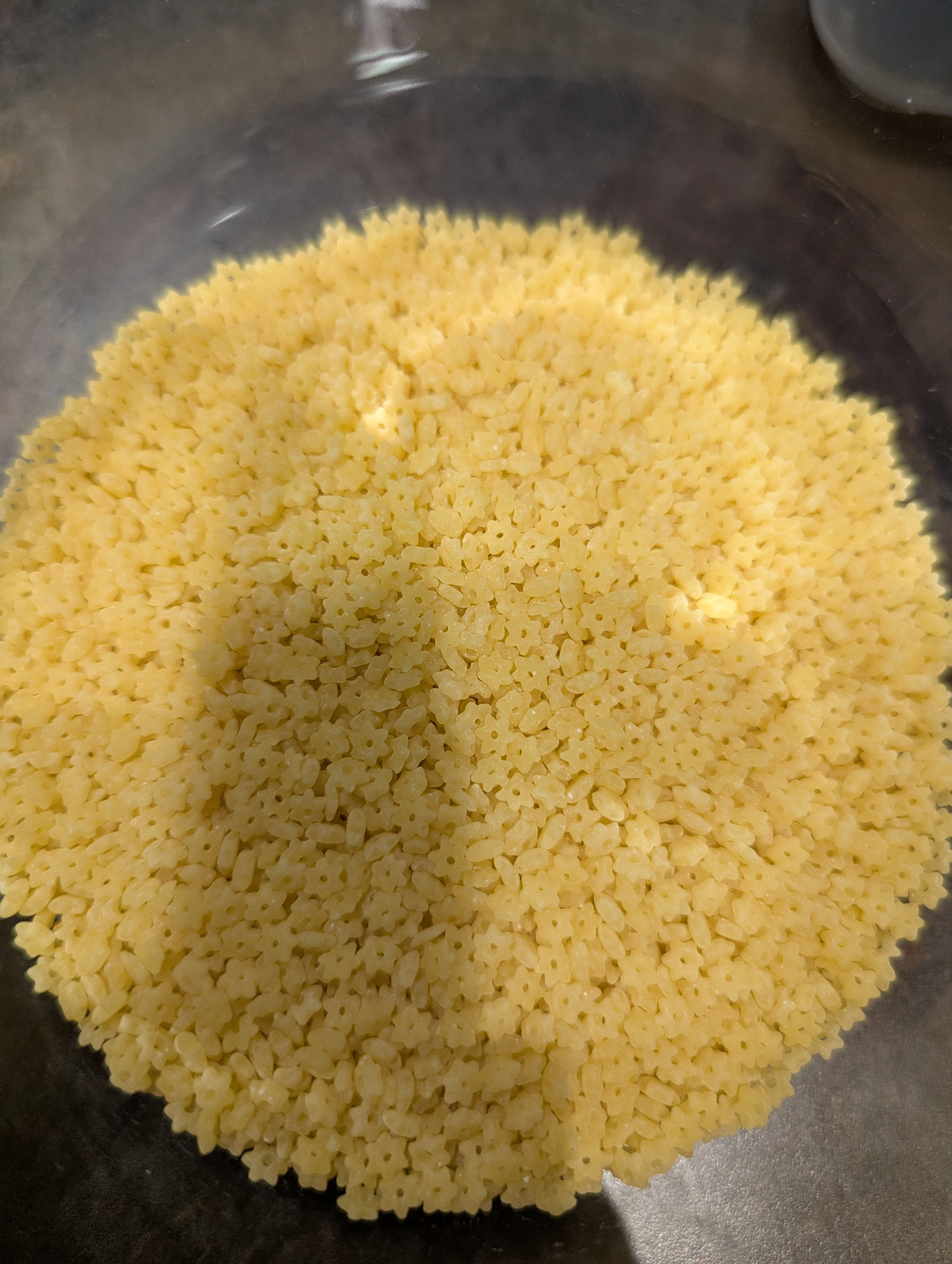 Dry pastina flower-shaped pasta